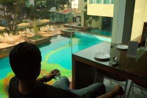 augusta-cCafe-over-looking-the-swimming-pool